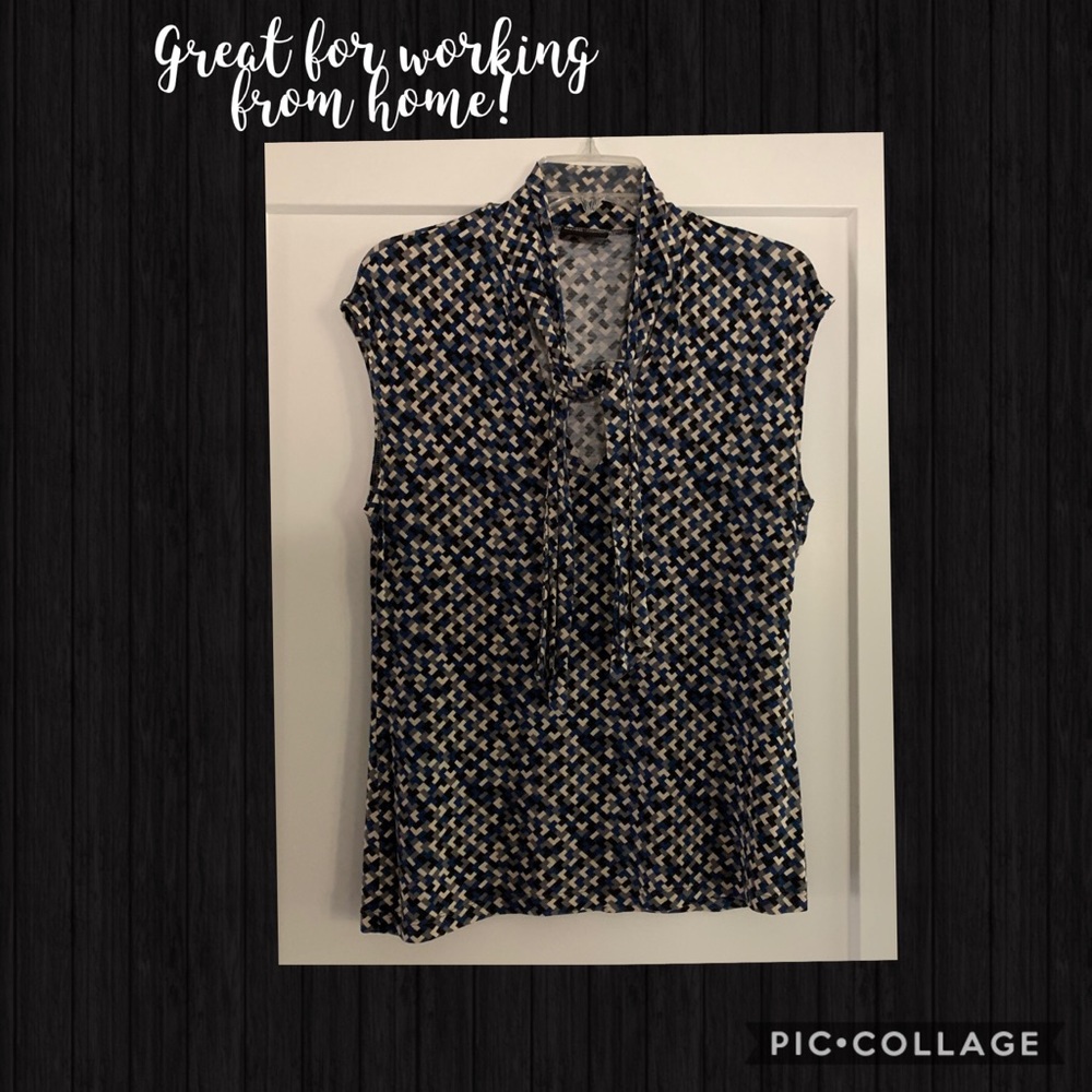 😎 Retro black, navy, white, and grey top that ties at the neck, medium